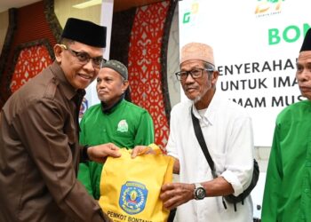 380 Paket Sembako untuk Marbot Masjid di Bontang