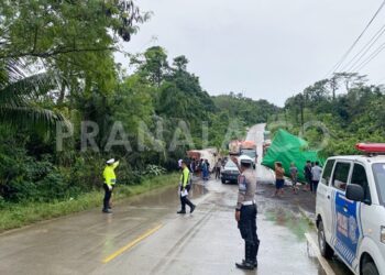 Kecelakaan di Jalan Poros Bontang-Kutim, Truk Ekspedisi Tabrak Mobil Tangki Pertamina