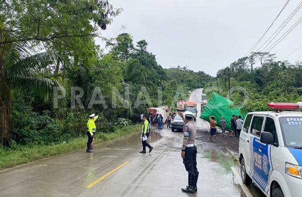 Kecelakaan di Jalan Poros Bontang-Kutim, Truk Ekspedisi Tabrak Mobil Tangki Pertamina