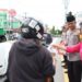 Polres dan Bhayangkari Bontang Tebar Kebaikan, 300 Takjil Dibagikan untuk Pengendara