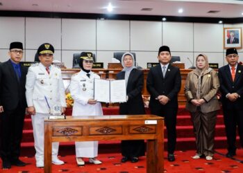 Serah Terima Jabatan Wali Kota Bontang, Neni Moerniaeni Siap Jalankan Program 100 Hari Kerja