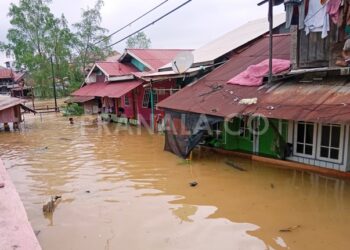 Tinggi Banjir Capai 2 Meter, Warga di Bibir Sungai Sangatta Terdampak Parah