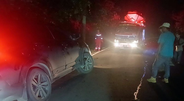Jalan Berkabut dan Gelap, Mobil Terperosok di Loa Tebu Kukar