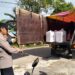 Polres Bontang Pastikan Distribusi Logistik PSU di Muara Badak Kukar Lancar dan Aman