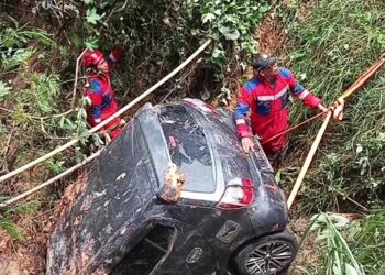 Stir Mobil Tiba-Tiba Mati, Minibus Terjun ke Jurang di Tenggarong Seberang, Kukar