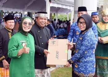 Bantuan Laptop Guru Swasta di Bontang Masih Terganjal Anggaran Kado Hardiknas 2025; 256 Laptop untuk Guru Negeri di Bontang, Tahun Depan Giliran Swasta