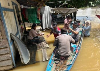40 Ribu Lebih Rumah Rusak di Kaltim, Banjir dan Kebakaran Dominasi Bencana 2025 Banjir Rendam Jalan Poros Muara Wahau Kutim, Salurkan Bantuan Pakai Perahu Ketinting
