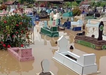 Banjir Rob Rendam Kuburan di Bontang Kuala Kaltim, Warga Telat Kerja
