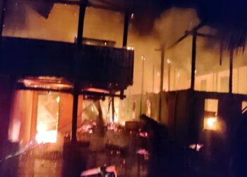 Detik-Detik Api Lahap Dua Rumah di Kampung Balang Pangkep, Kerugian Capai Rp500 Juta