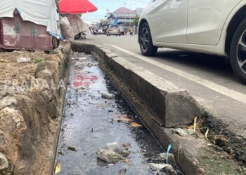 Jumat Bersih Belum Menyentuh Semua Sudut, Parit Kawasan Pasar Tamrin Bontang Mampet