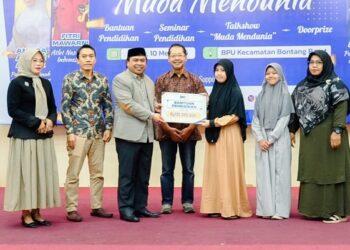 BUATKAN DAFTAR JUDUL BERITA MEDIA ONLINE YANG MENARIK DARI ARTIKEL DI ATAS