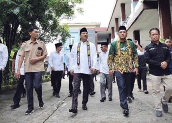 Sekolah Rakyat Butuh Rp 2,3 Triliun, DPR Ingatkan Belum Disetujui Mensos Tinjau SMAN 16 Samarinda, Calon Lokasi Sekolah Rakyat Berasrama