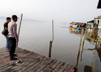 Tongkang Lepas Kendali, Dua Rumah di Tepian Mahakam Tenggarong Hancur Diseruduk