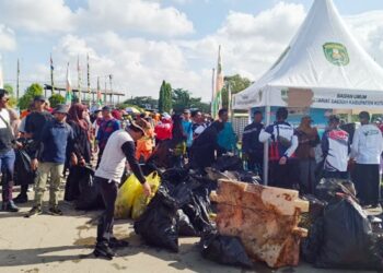 Bupati Kutim Ajak Warga Galakkan Gerakan Jumat Bersih Mulai dari RT