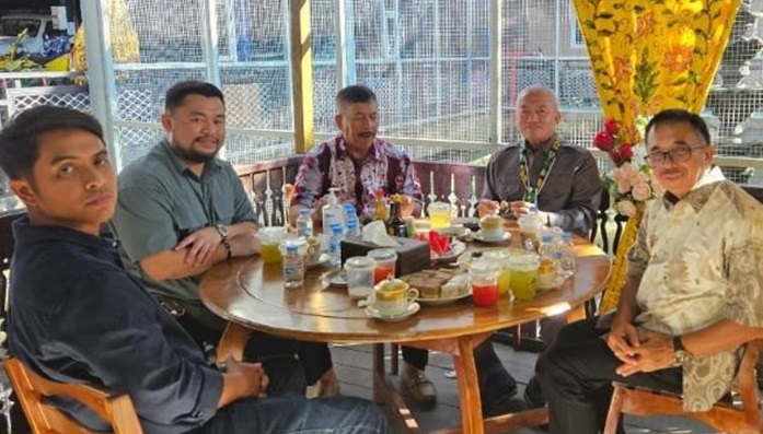 Gubernur Kalsel Makan “Sunduk Lawang”