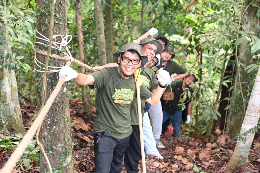Keseruan Peserta Media Gathering Badak LNG 2025.