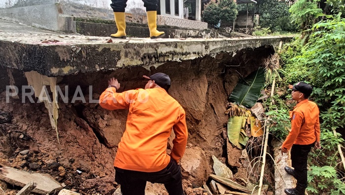 Hujan deras yang mengguyur Kota Bontang sejak awal pekan kembali menimbulkan bencana.