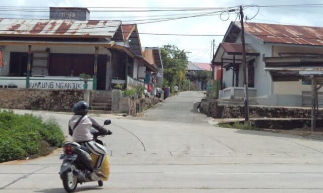 Putusan MK Bikin Warga Sidrap Bingung: Bantuan Bontang Berhenti, KTP Kutim Belum Jadi Dapatkan berita terbaru PRANALA.co di Google News dan bergabung di grup Whatsapp kami