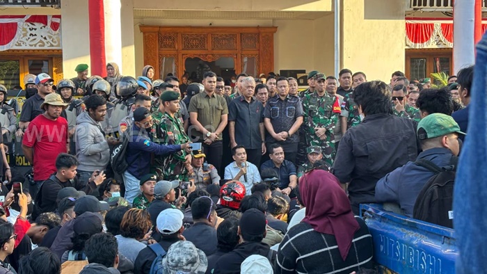Ketua DPRD Temui Massa Aksi, Didesak Hadirkan Wali Kota Balikpapan