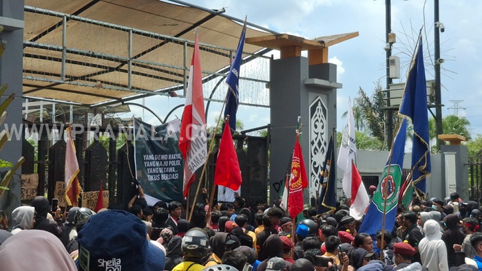 Mahasiswa dan Warga Kaltim Turun ke Jalan, Sampaikan 11 Tuntutan ke Legislator