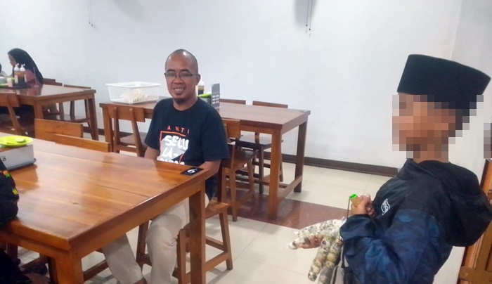 Pedagang Cilik Bontang: Senyum di Trotoar, Luka di Balik Malam