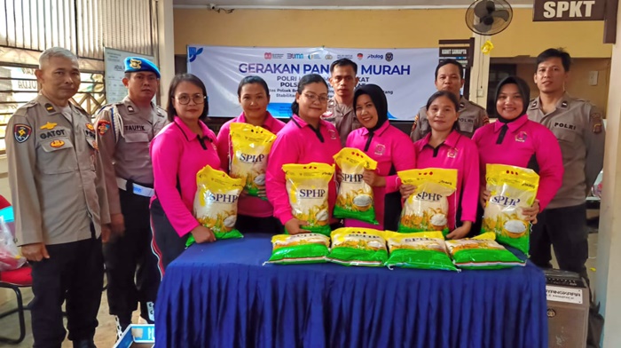 Polsek Bontang Barat Gelar Gerakan Pangan Murah, Warga Antusias Borong Beras dan Sembako