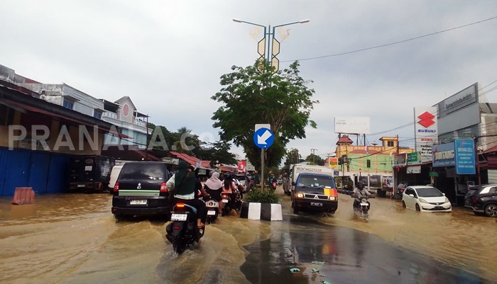 Banjir Bontang Jadi Sorotan DPRD, Polder Telihan dan Waduk Kanaan Diminta Segera Dibangun Air Capai Satu Meter, Akses Jalan Utama Bontang Lumpuh