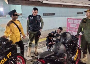 Pemkot Bontang Selamatkan Dua Anak Berjualan di Jalanan, Orangtua Dipanggil untuk Pembinaan Satpol PP Bontang Tertibkan Anak Berjualan saat Jam Belajar, Orangtua Dipanggil