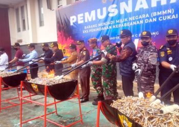 93 Ribu Batang Rokok dan Miras Ilegal Dimusnahkan di Bontang, Nilainya Capai Rp195,7 Juta