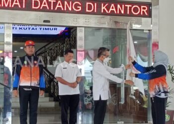 Guru-Guru Kutim Berangkat ke Porseni Kaltim, Ini Pesan Bupati