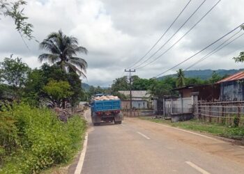 Jalan Poros Tabo-Tabo Kotor Kembali, Warga Keluhkan Debu dan Minimnya Manfaat Perusahaan