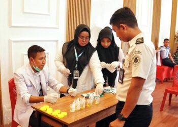 Perangi Narkoba, Petugas dan Warga Binaan Rutan Pangkep Jalani Tes Urine