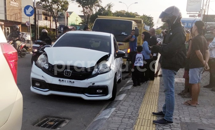 Tabrakan Beruntun Libatkan Truk dan Dua Mobil di Jalan A Yani Bontang