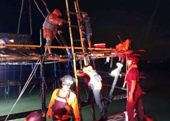 Angin Kencang dan Gelombang Tinggi, 12 Pemancing Terjebak di Lamaru Balikpapan