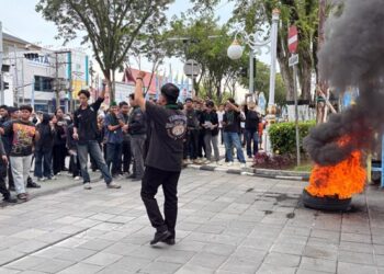 Demo Mahasiswa di Balai Kota Balikpapan Tuntut Pendidikan Diprioritaskan hingga Banjir Belum Tuntas