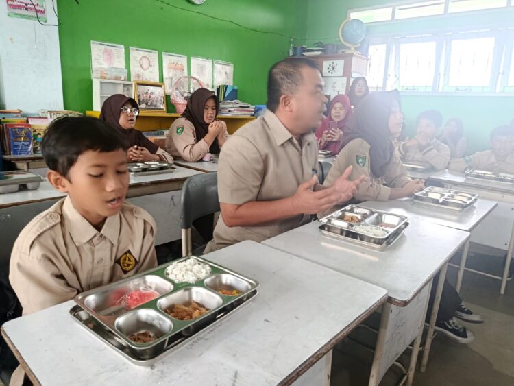 Sidak MBG di SD Bontang Selatan, Wawali Pastikan Makanan Aman dan Higienis