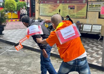 Rekonstruksi Kasus Pembunuhan Balikpapan Barat: Cekcok Berujung Tikaman Badik