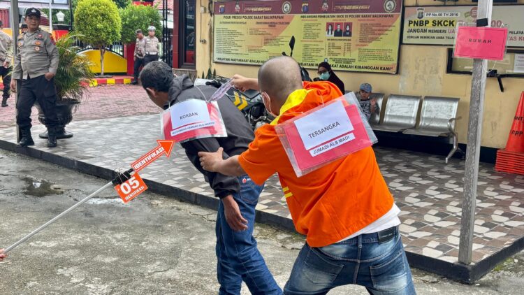 Rekonstruksi Kasus Pembunuhan Balikpapan Barat: Cekcok Berujung Tikaman Badik