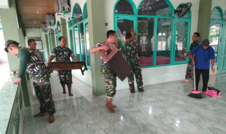Sambut Ramadan, Kodim 0908/Bontang Gelar Karya Bakti Bersihkan Masjid Al Abror