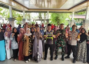 Sambut Ramadan, Warga Gunung Telihan Bontang Terima Bantuan Paket Sembako