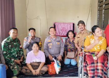 Ketuk Pintu Warga, Lurah Gunung Telihan Bontang Pastikan Bantuan Tepat Sasaran