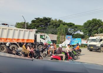 Lampu Merah Bungoro Pangkep Mati, Arus Lalu Lintas Sempat Lumpuh dan Nyaris Picu Kecelakaan