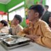 BGN Batasi Dapur MBG Maksimal 6 per Kecamatan, Fokus Beralih ke Daerah 3T 21 Dapur MBG di Kaltim Dibuka Lagi, Hanya yang Lolos Standar Sanitasi Ketat 145 Dapur MBG Beroperasi di Kaltim, Layani Lebih dari 316 Ribu Pelajar Pemerintah Gelontorkan Rp 335 Triliun untuk MBG di 2026, Setiap Dapur Dapat Rp 1 Miliar per Bulan
