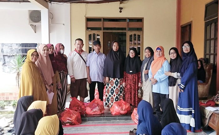 Bersama Baznas Bontang, Majelis Taklim Fina Qalbi Khairina Salurkan Bantuan Ramadan ke Warga Prasejahtera