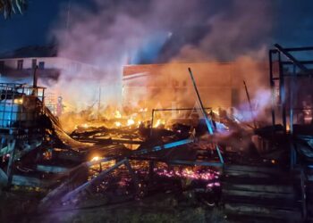 Detik-Detik Kebakaran di Sangatta Utara Kutim, 7 Rumah Tak Bisa Diselamatkan