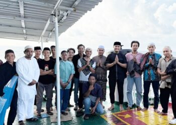 Lebaran di Tengah Laut, Anggota DPRD Pangkep Tetap Jalankan Tugas Reses ke Pulau