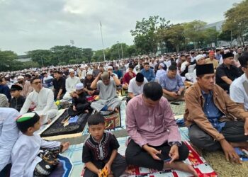 Mendung Tak Halangi Ribuan Jemaah Salat Id di Samarinda