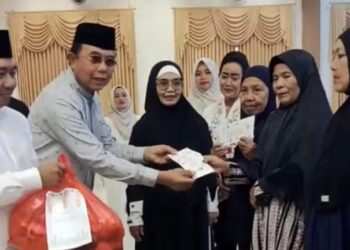 Pegawai Disporapar-Ekraf Bontang Patungan Rp20 Juta, Salurkan 88 Paket Bantuan untuk Warga Sekitar