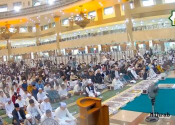 Salat Idulfitri di Islamic Center Samarinda, Gubernur Kaltim Ajak Warga Perkuat Persatuan