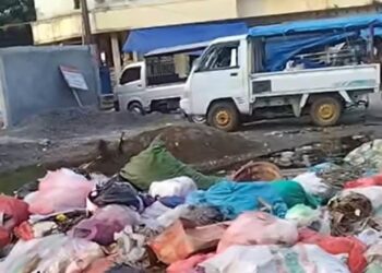 Sampah Menggunung di Pasar Kalibone Pangkep, Warga Keluhkan Bau Menyengat